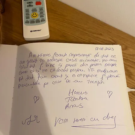 Casuta Ursilor , Navodari Tatil Evi