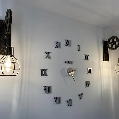 Casuta Ursilor , Navodari Tatil Evi