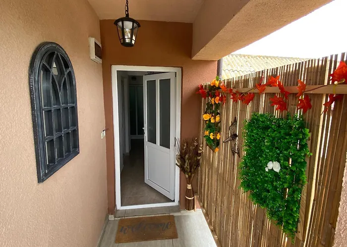 Casuta Ursilor , Navodari